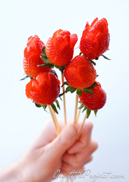 Strawberry rose bouquet! These are super easy to make and don't require any special tools!