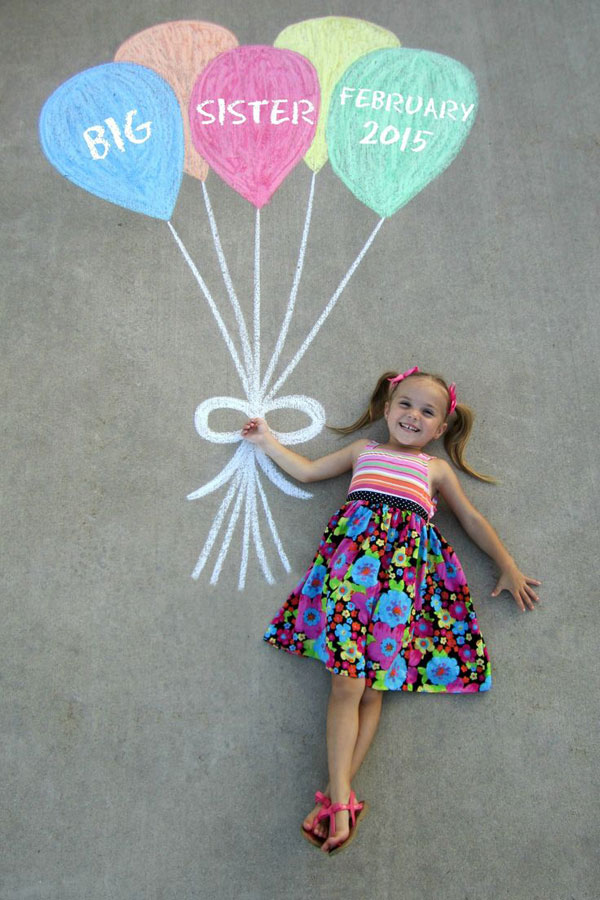 30+ Fun Photo Ideas to Announce a Pregnancy - Sidewalk Balloon Chalk Announcement