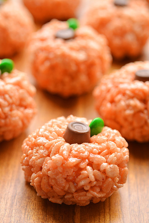 Rice Krispie Treat Pumpkins | An Easy Halloween Treat Idea