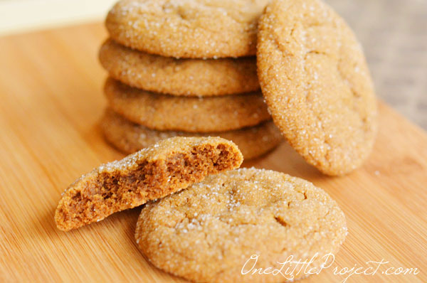 The BEST Soft Gingerbread Cookies - These are seriously delicious, and they make the house smell amazing!