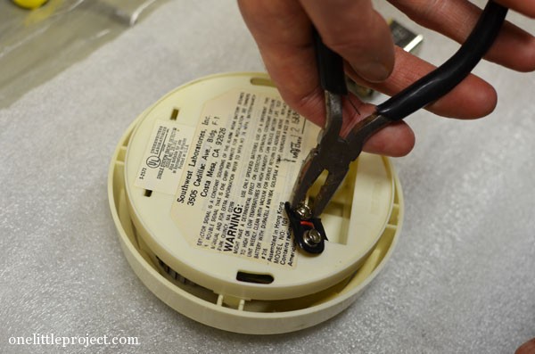fixing battery prong in smoke detector