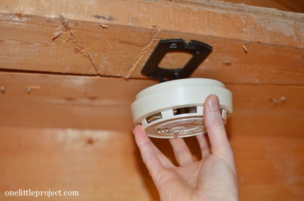 changing the battery in a smoke detector