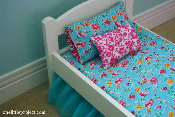 How to make a reversible pillowcase for a doll