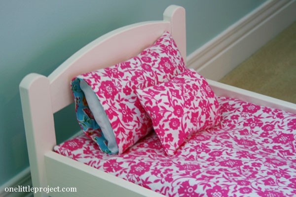 How to make a reversible pillowcase for IKEA Duktig bed