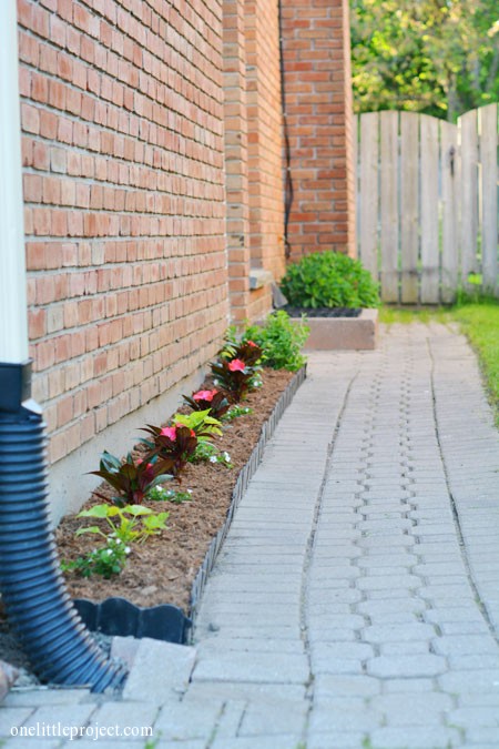 Weekend project: Our small side garden and walkway