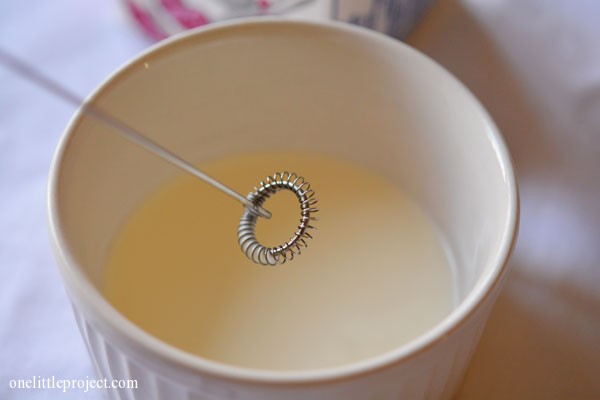 How to swirl cream on soup