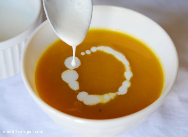 How to swirl cream on soup