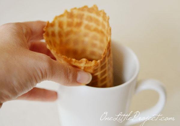 Make your own mini cornucopia using a waffle or sugar cone! These would be so cute for Thanksgiving!