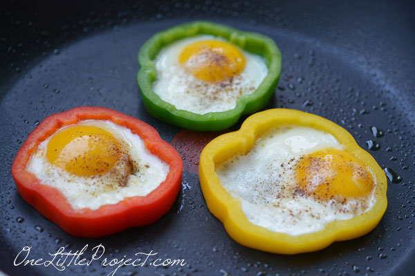 Make eggs in bell pepper rings