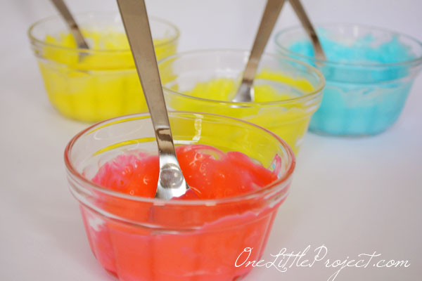Mix together equal amounts of corn starch and boiling water to make your own finger paint. Its super easy, edible and fun!