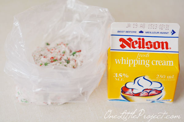 Candy Cane Whipped Cream Recipe. Imagine how amazing this would taste on brownies or chocolate cake or even hot chocolate! 