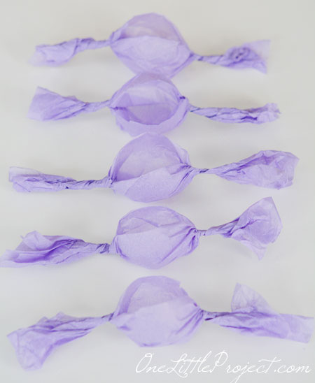 Here are step by step instructions to make tissue paper flowers that look just like balloon flowers. These are so pretty!