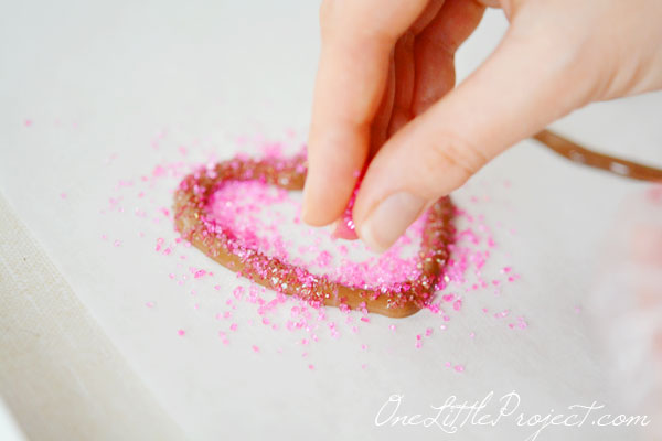 Chocolate Heart Outlines - about 20 minutes to make and 15 minutes to harden. What a perfect sweet treat to show some love!