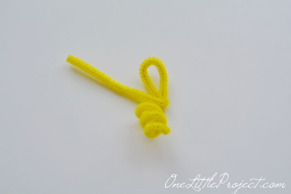 Pipe Cleaner Finger Puppets. These are super easy to put together and make such a fun weekend craft for the kids!
