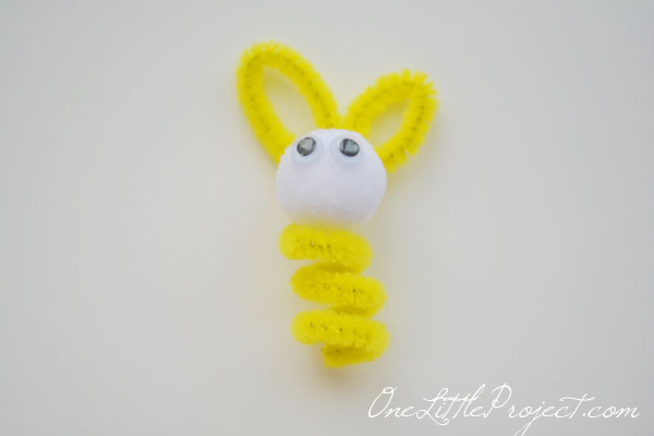 Pipe Cleaner Finger Puppets. These are super easy to put together and make such a fun weekend craft for the kids!