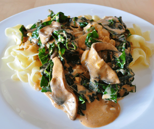 15 Meatless Meals Your Whole Family Will Love - Kale Mushroom Stroganoff
