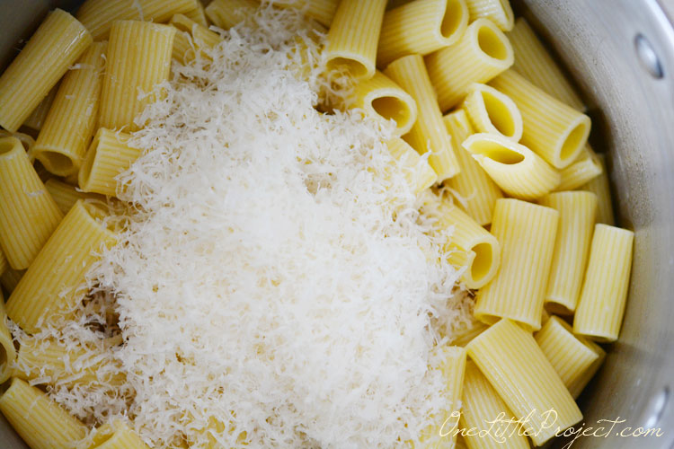 How fun is this? Stand up rigatoni noodles in a spring form pan and suddenly you have rigatoni pie, a fun and totally different way to serve pasta when you are in a slump!