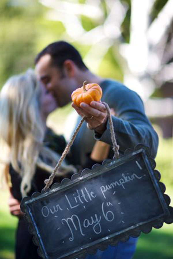 30+ Fun Photo Ideas to Announce a Pregnancy - Little Pumpkin Announcement