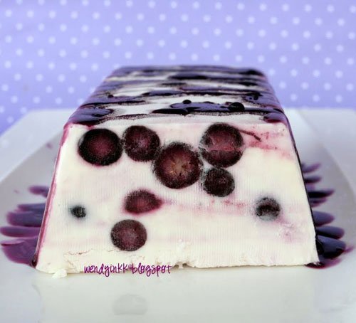 50+ Best Recipes for Fresh Blueberries - Blueberry Ripple Yogurt Ice Cream