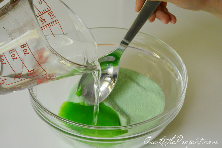 These jello roll-ups were amazingly easy to make! And the kids loved them!