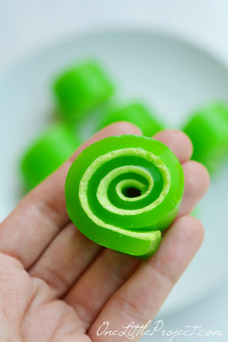 These jello roll-ups were amazingly easy to make! And the kids loved them!