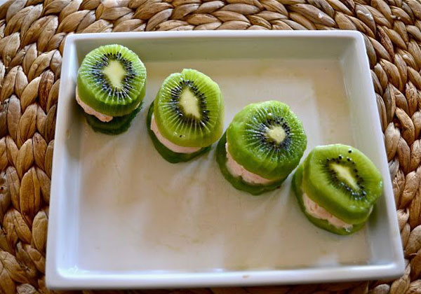 50+ Best Kiwi Recipes - Kiwi Frozen Yogurt Sandwiches