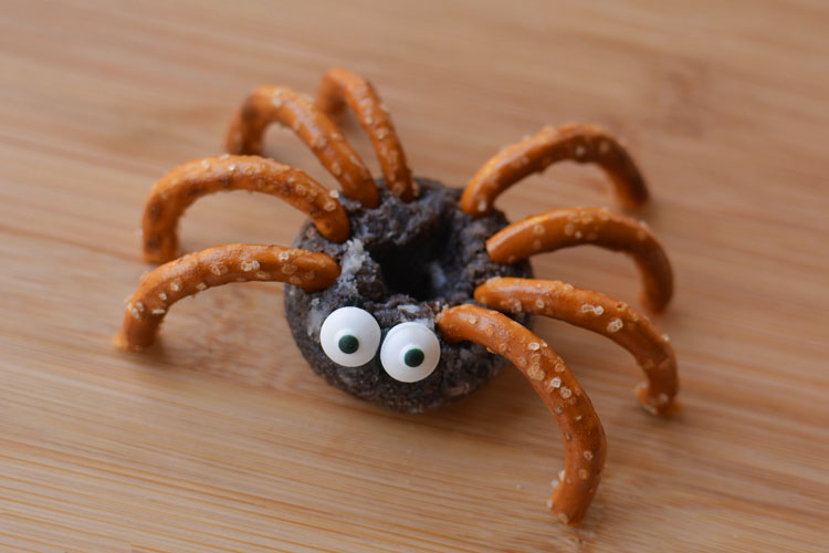 These mini chocolate donut spiders were so much fun, and SO EASY! They took less than 2 minutes to make, and looked so cute when they were finished!