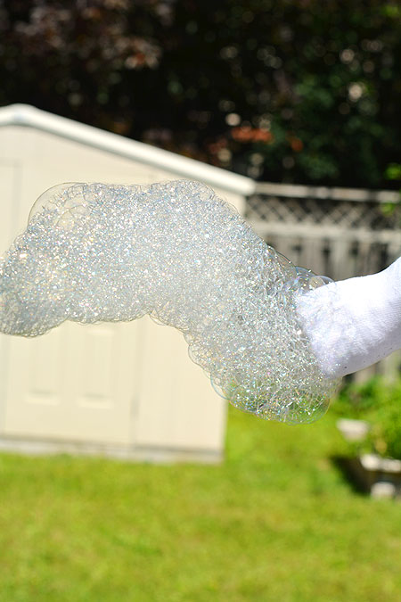 These bubble snakes are an EASY activity for kids! All you need is an empty water bottle and one mismatched sock!