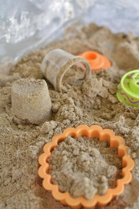 Summer Crafts for Toddlers – Kinetic Sand