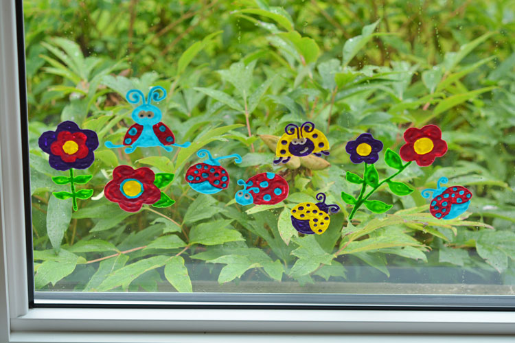 These ladybug window clings are absolutely ADORABLE! The tutorial includes the free ladybug template too! I think this might be my new favourite craft!?