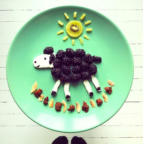 50+ Kids Food Art Lunches - Blackberry Sheep