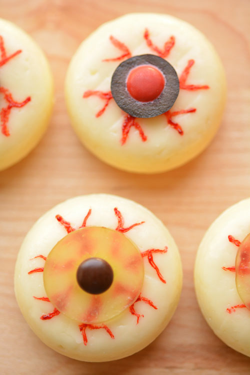 These Babybel eyes make a wonderful, healthy Halloween snack idea! And they make a mega spooky party food idea too! 