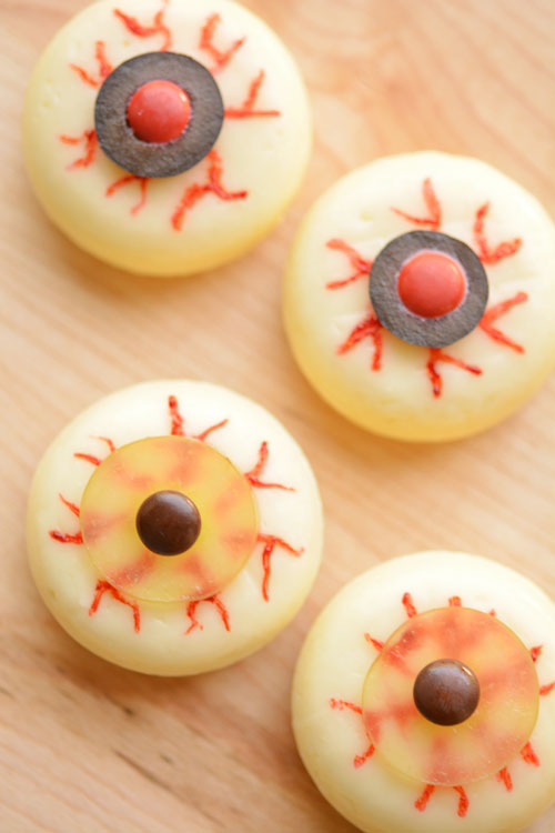 These Babybel eyes make a wonderful, healthy Halloween snack idea! And they make a mega spooky party food idea too! 