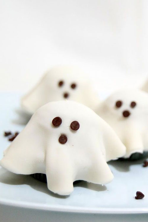 Halloween Food Ideas - Easy Fondant Ghost Cupcakes