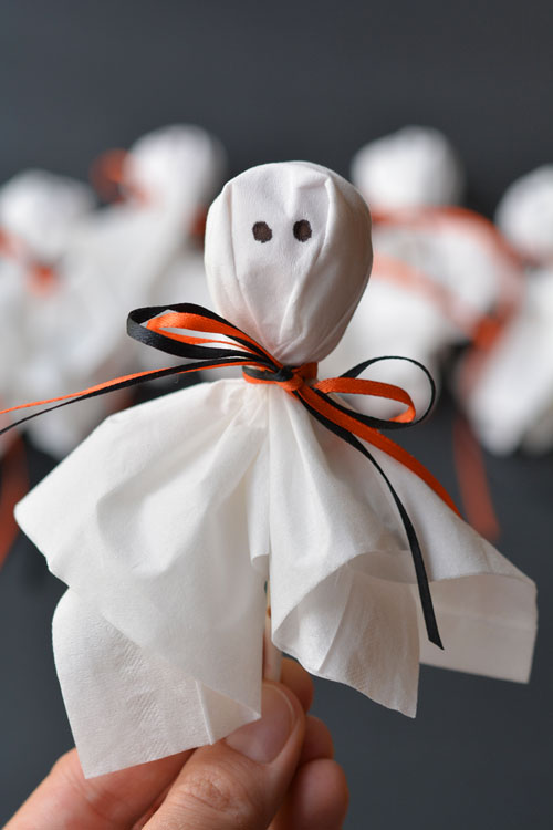 Easy Halloween Crafts - Lolly Pop Ghosts