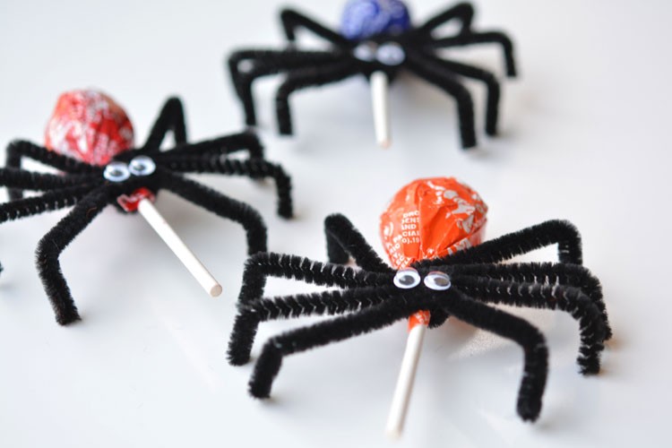 Lollipop spiders Halloween favor