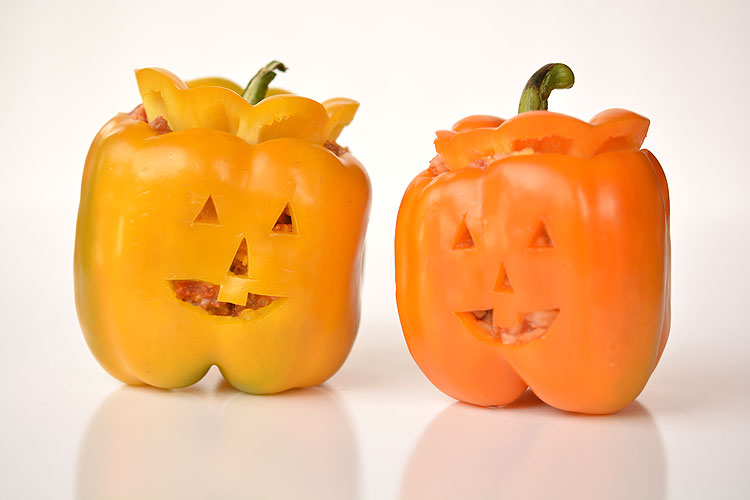 These stuffed pepper jack-o-lanterns make a fabulously healthy Halloween meal idea! They are surprisingly simple to make, and they look absolutely adorable!