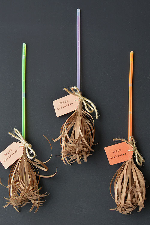 These glow stick broomsticks make a great favour for a Halloween party or even a Harry Potter party. They're cute, whimsical and have tons of character! 
