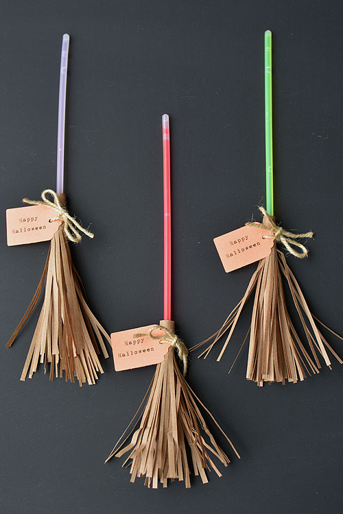 These glow stick broomsticks make a great favour for a Halloween party or even a Harry Potter party. They're cute, whimsical and have tons of character! 