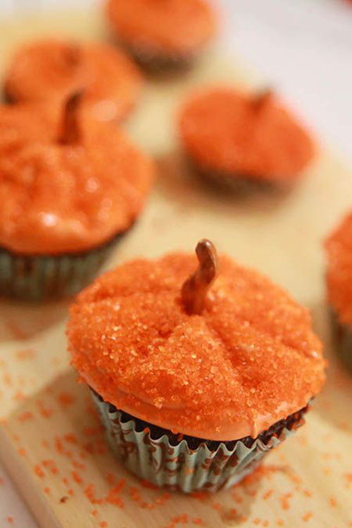 Halloween Party Ideas for Adults - Easy Pumpkin Cakes