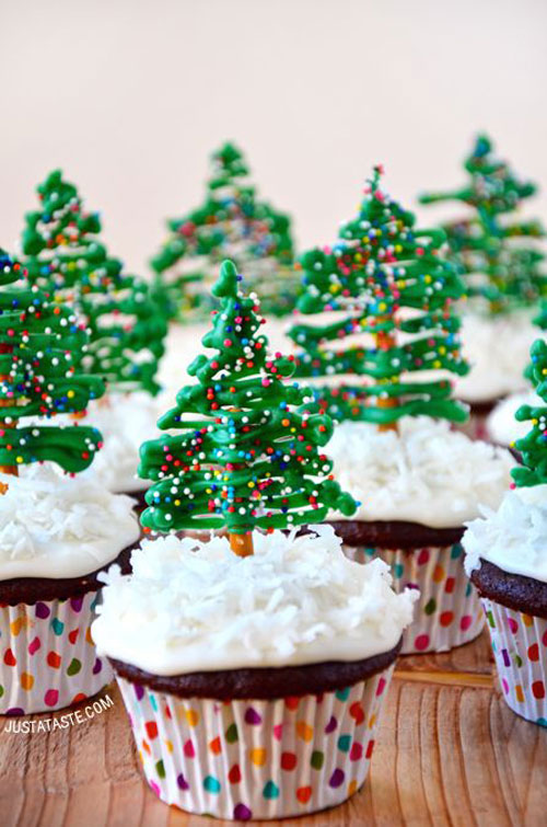 30+ Easy Christmas Cupcake Ideas - Chocolate Christmas Tree Cupcakes with Cream Cheese Frosting