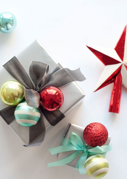 24 Clever Christmas Wrapping Hacks - DIY Ornament Clusters