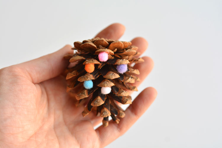 These pom pom and pinecone ornaments are SO EASY! They're a great craft for both kids and adults and they end up looking surprisingly beautiful!