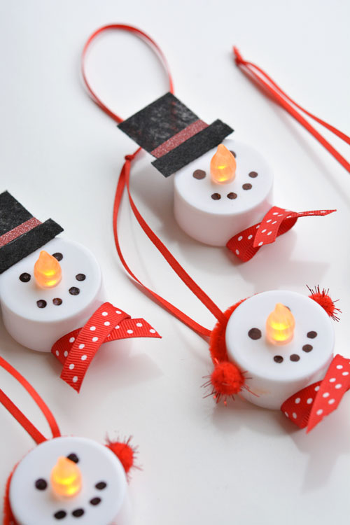 These tea light snowman ornaments are really easy to make and they look ADORABLE! Turn on the tea light and the "flame" becomes the snowman's carrot nose!