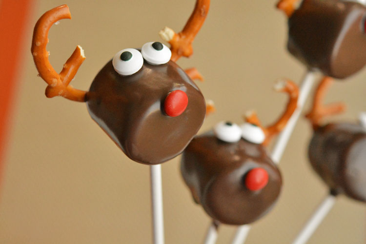 These chocolate covered marshmallow reindeer are so cute and SO EASY! And if you use dark chocolate, they actually taste amazing too! Simple and adorable!