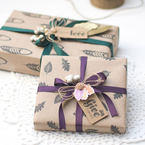 24 Clever Christmas Wrapping Hacks - Kraft Paper Stamping Gift-Ideas
