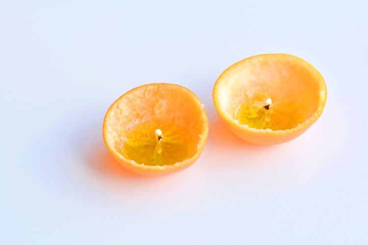 These clementine candles are really easy to make, and will burn for about half an hour. And they smell AMAZING!