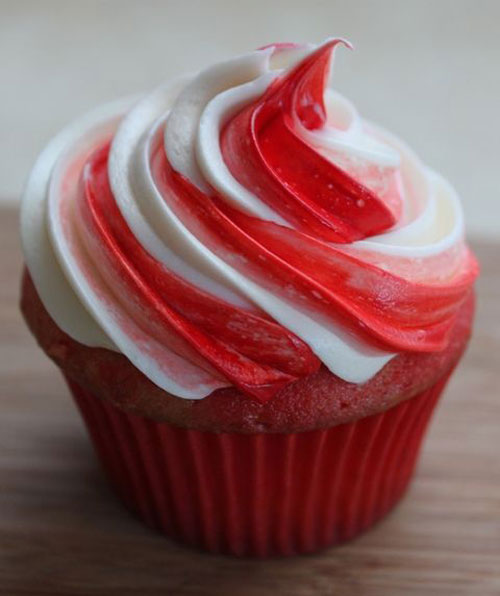 35+ Valentine's Day Cupcake Ideas - Swirly Dyed Valentine's Cupcakes