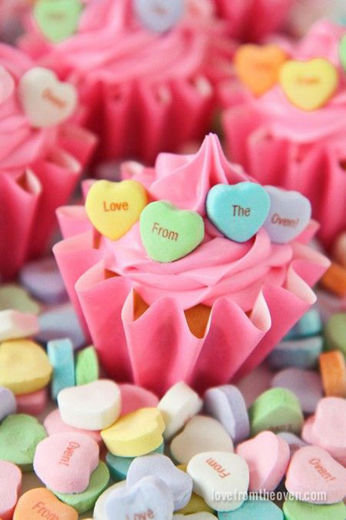 35+ Valentine's Day Cupcake Ideas - Valentine's Cupcakes With Personalized Conversation Heart Candies