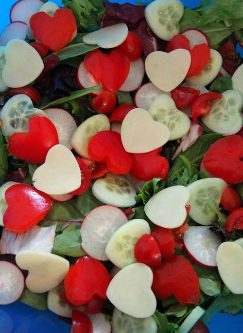 30+ Healthy Valentine's Day Food Ideas - Valentine's Fruits & Veggie Salad